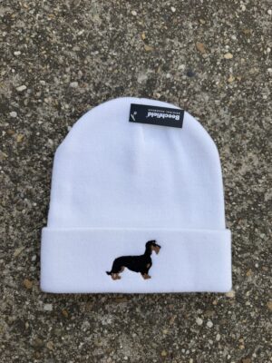 Szálka tacsi (fekete) - Beanie (fehér)