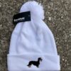 Szálka tacsi (fekete) - Pompom beanie (fehér)